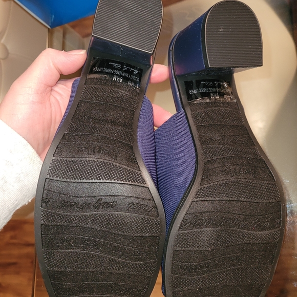 Shoes - Picture 2 of 4